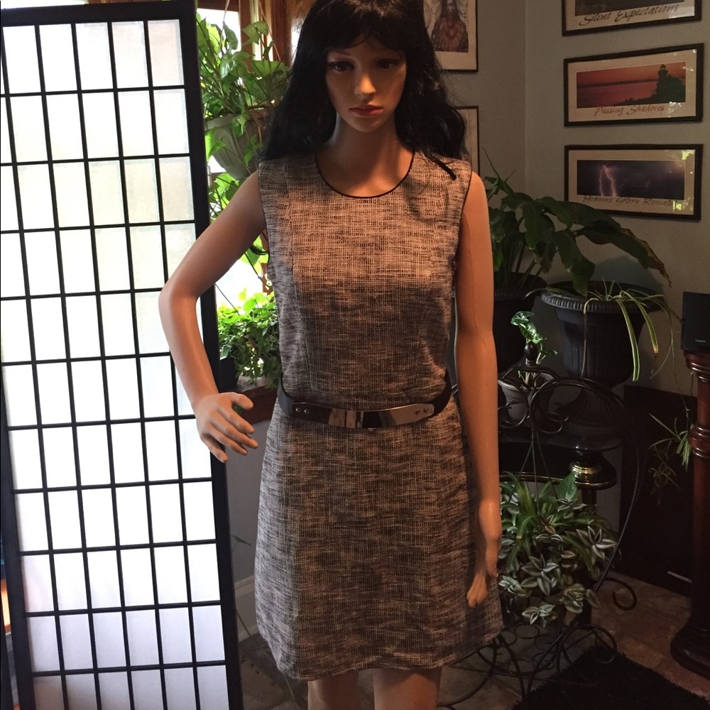 H&M textured sleeveless dress w / belt 8